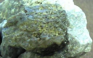 黄金在矿石中的形态与金属矿石的奥秘