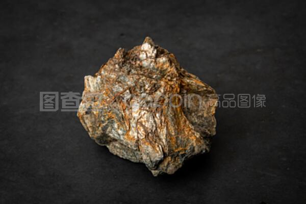 金属元素含量高的矿石为何会起泡？—— 揭秘矿石起泡现象的科学原理